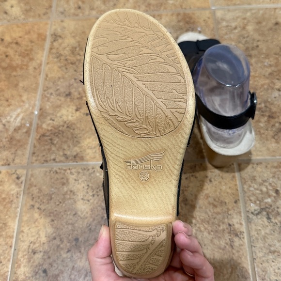 New Dansko Woman Tatiana Leather Heel Sandals Sz 38 Black Classic Comfort Boho - Picture 8 of 12